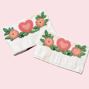 VTG Cottagecore French Country Farmhouse White Pillowcases w/Chenille Embroidery